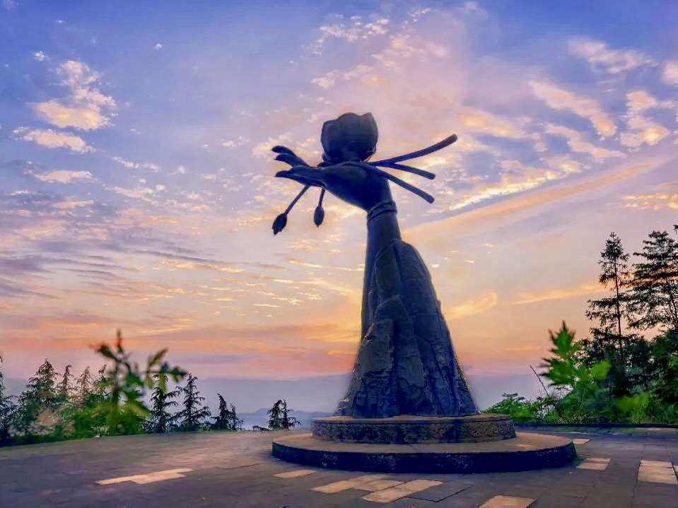 圣灯山宝藏农家乐，等您来探索！