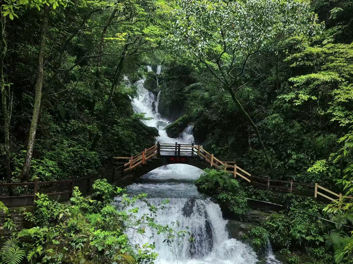 探索黑山谷的秘境，紫玫瑰客栈等你来歇脚