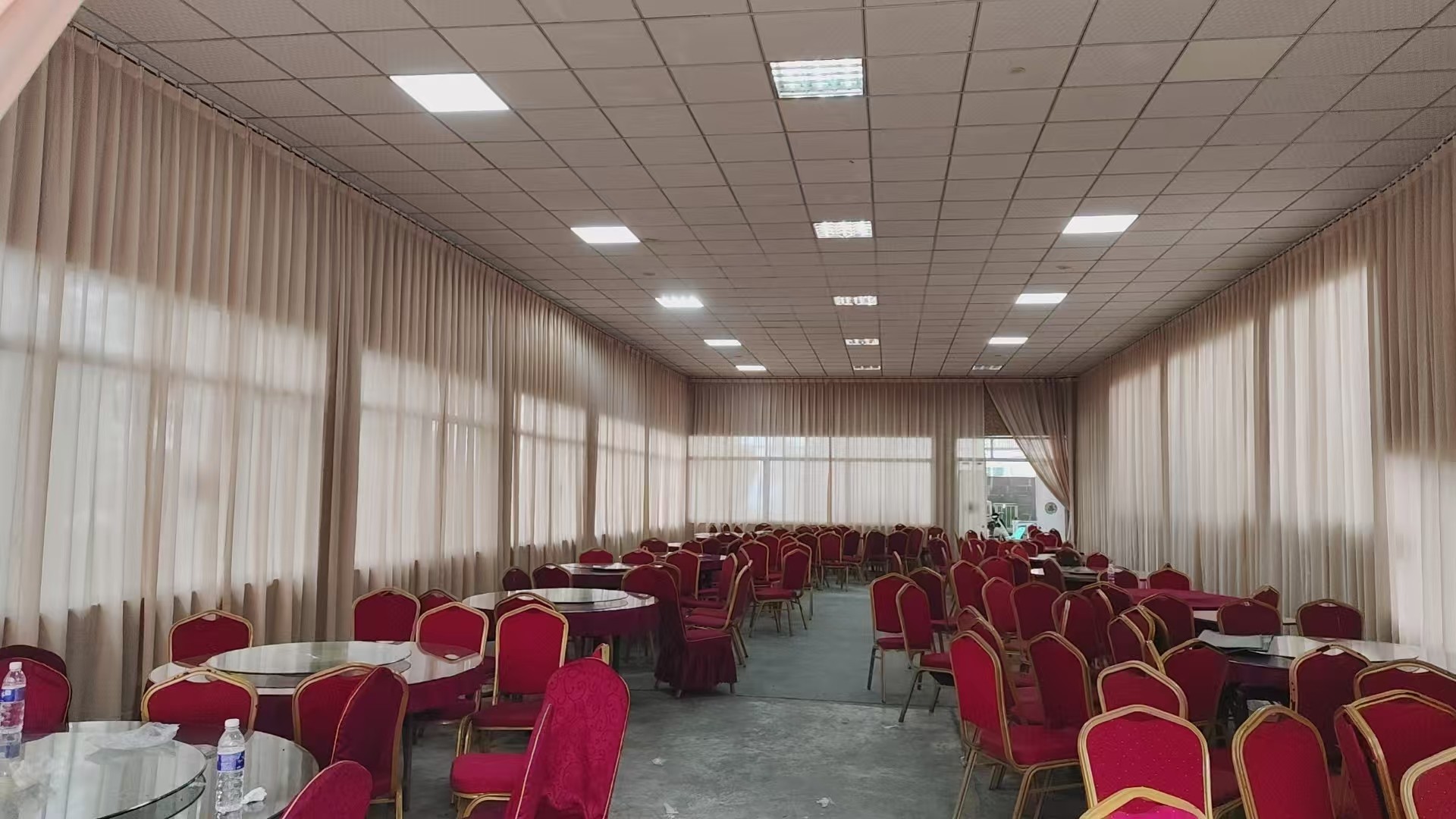 落于茶园旁的巴南樵坪山农家乐，绿树环抱，空气清新