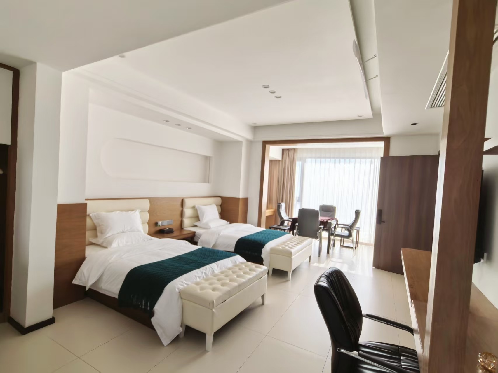 在“芸鼎山庄”，商务会议与豪华娱乐完美融合！